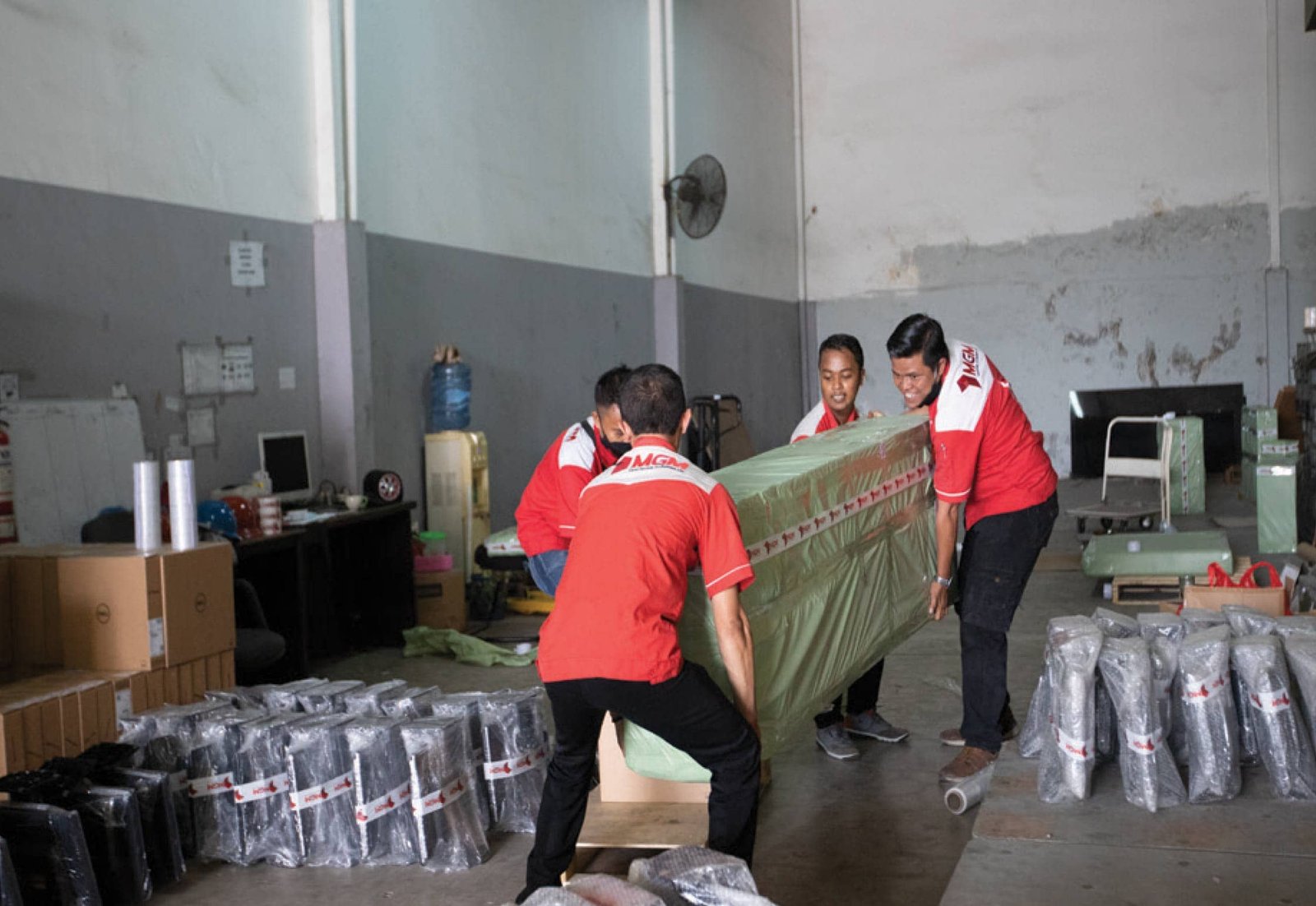 Proses Pengemasan & Pelabelan Resi Kargo
