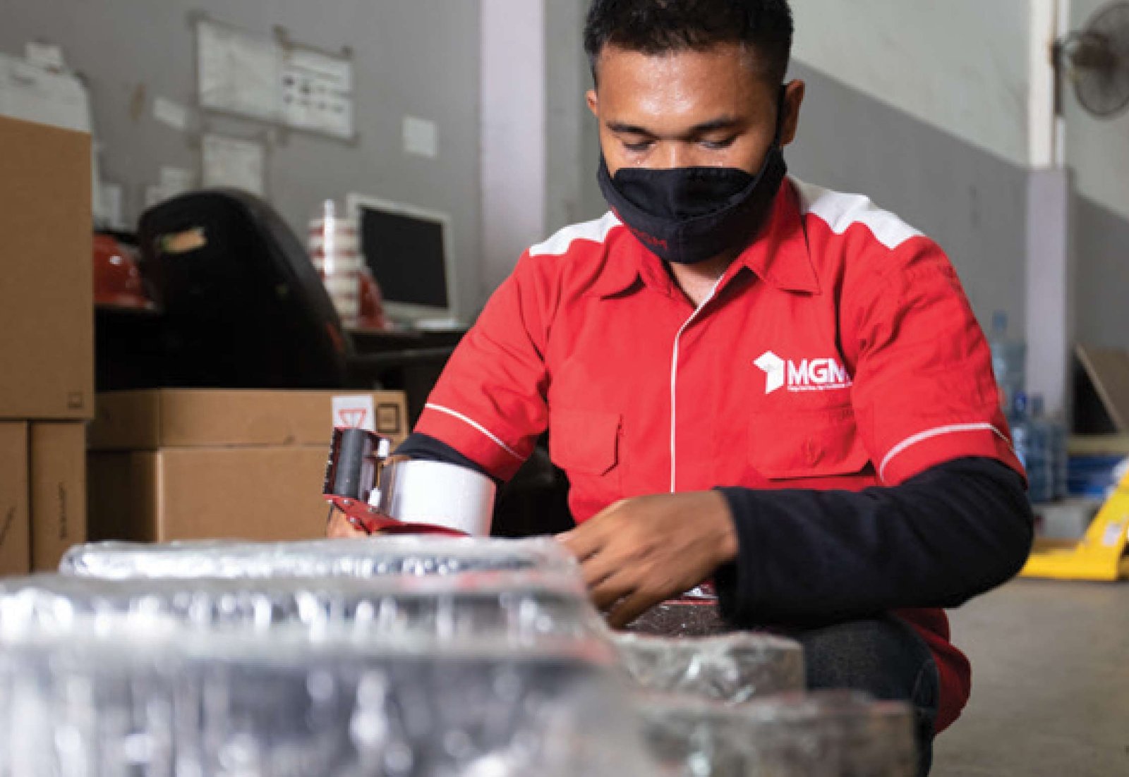 Quality Control Taping & Penyegelan Paket