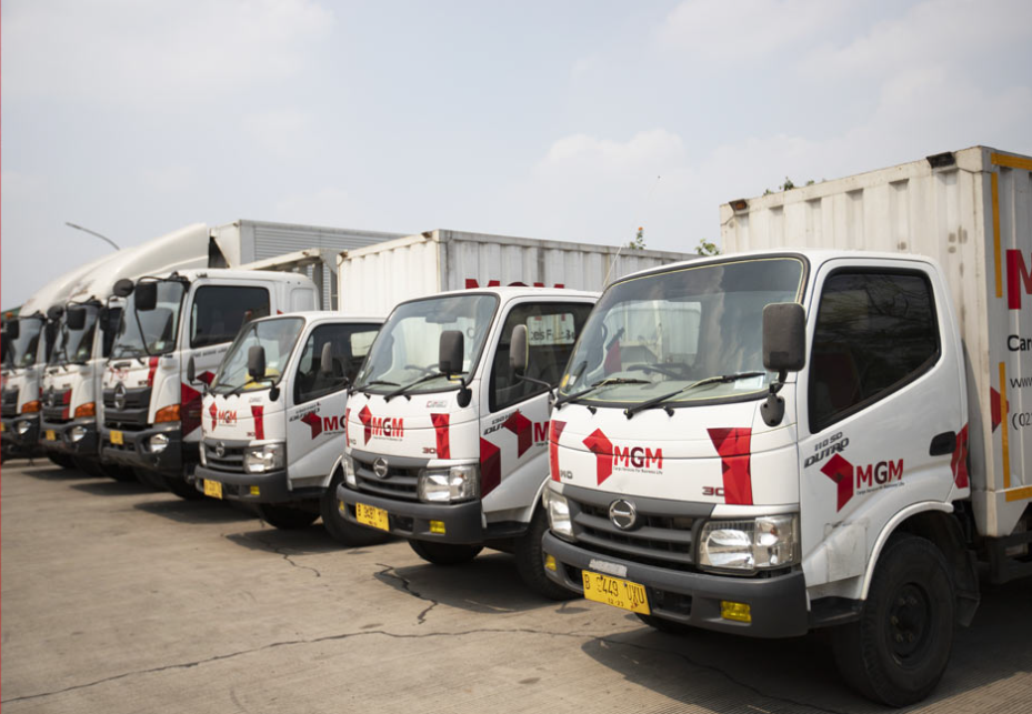 Barisan Armada Truk Box Hino Dutro